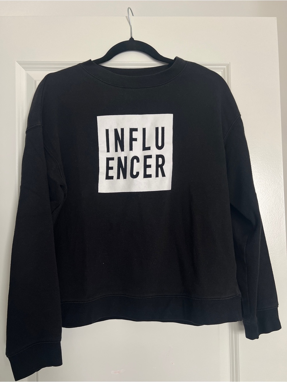 Retro Black "Influencer" Graphic Crewneck Sweatshirt - Unbranded medium